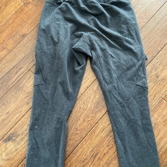 Lululemon Cargo Sweatpants size 10 - Picture 5 of 6